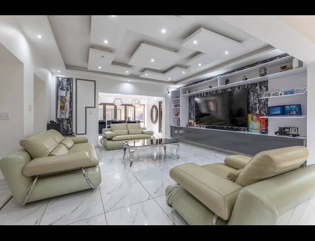 4 BEDROOM HOUSE FOR SALE IN BROADACRES